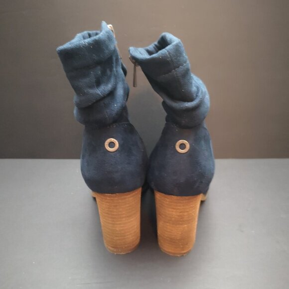 Chelsee-Girl Exalted Ladies Size 7 Navy Faux Fur Lined Faux Suede Booties - Picture 2 of 9